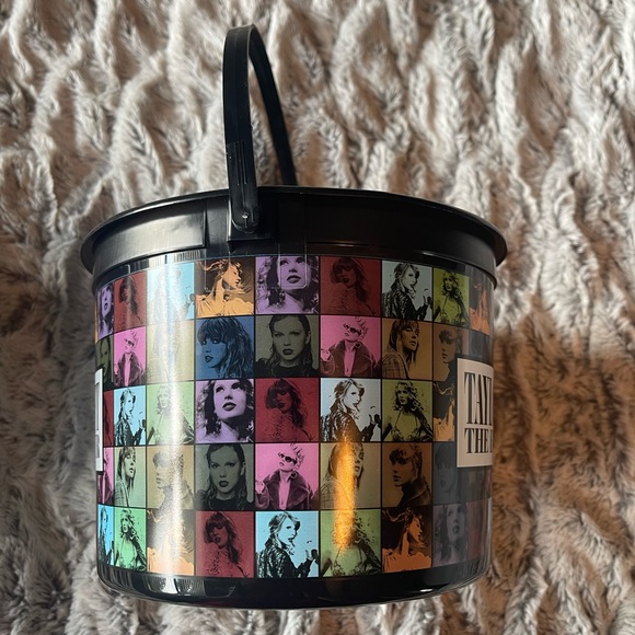 Taylor Swift Collectors Item. - Picture 5 of 5